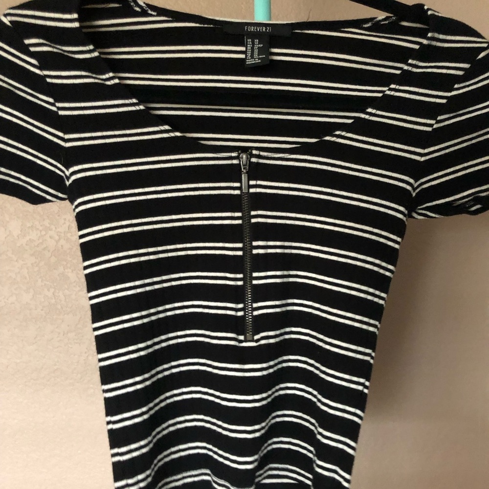 Cropped short sleeved boat neck zip up tee shirt
